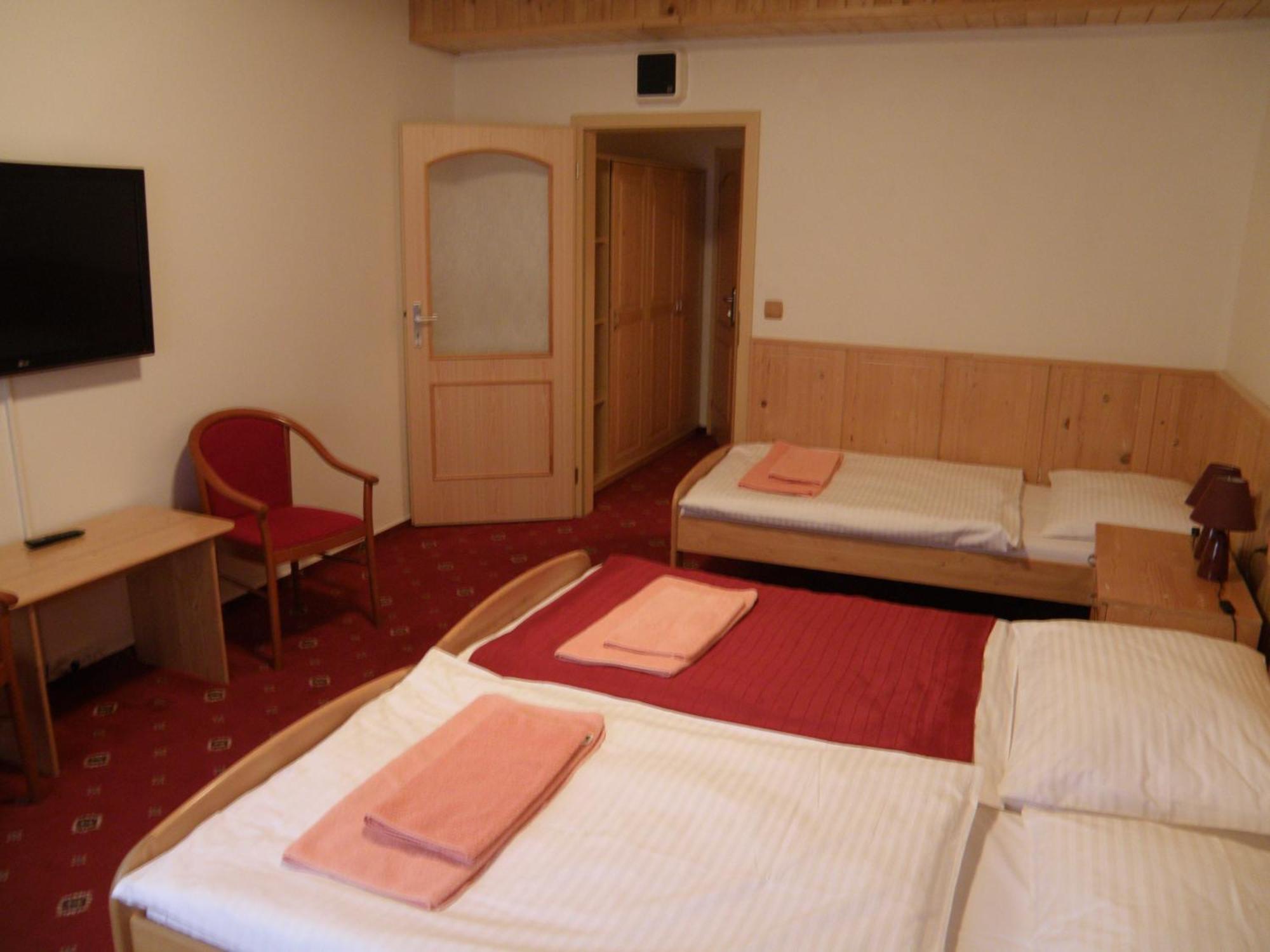 Sport-V-Hotel Hrotovice Esterno foto